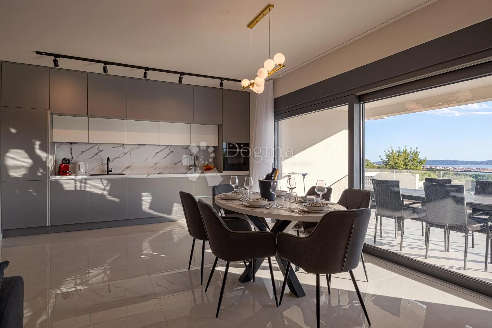 crno, zadar -luksuzan trosoban stan - prizemlje s bazenom 100 m² - slika 8