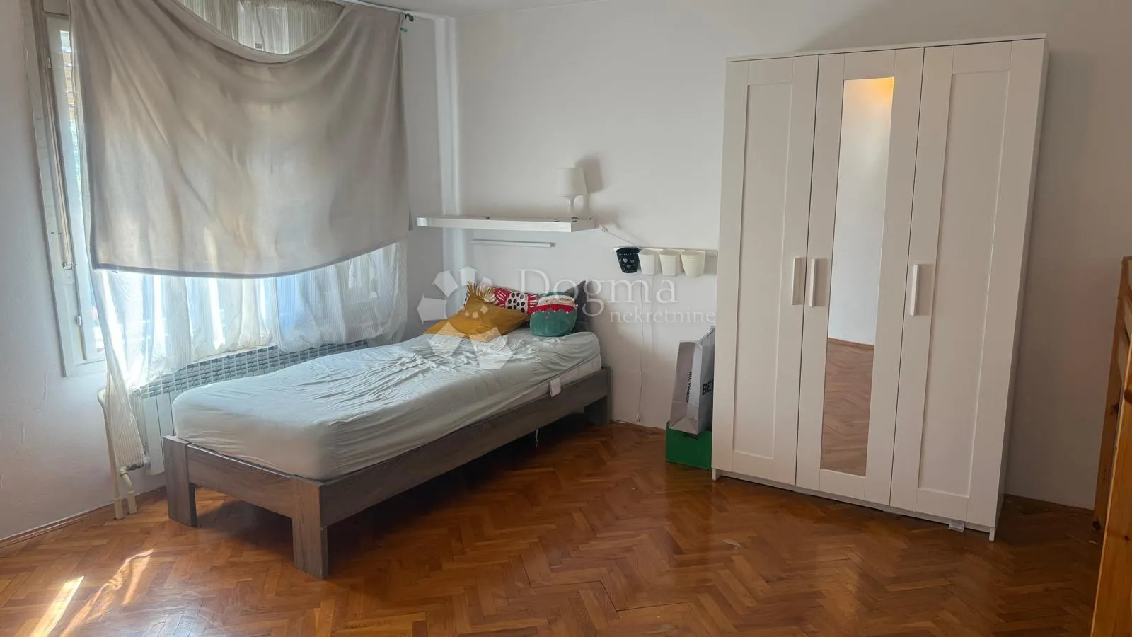 kuća s tri odvojena stana - slika 19