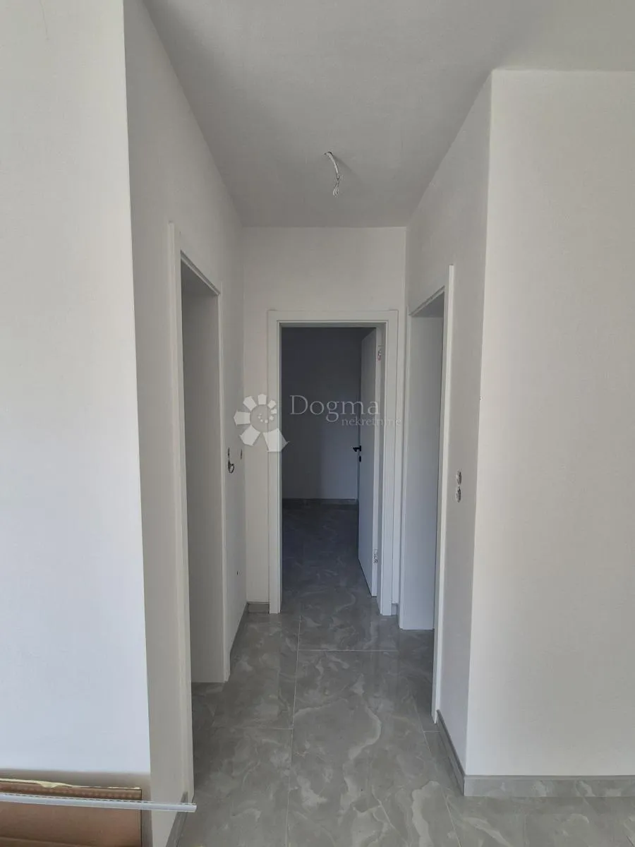 seline/starigrad - dvosoban stan 5 m od mora s6 zgrada a - slika 9