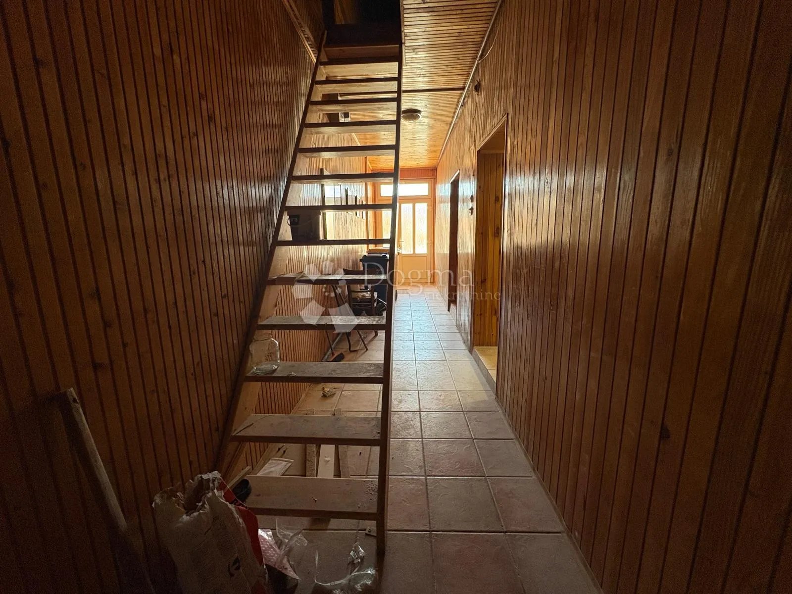prostrana katnica u retfali – 291 m² s dvorištem - slika 11
