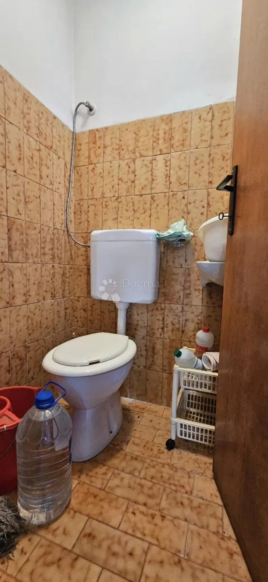 kamena kuća i dvije konobe za uređenje po želji - slika 23