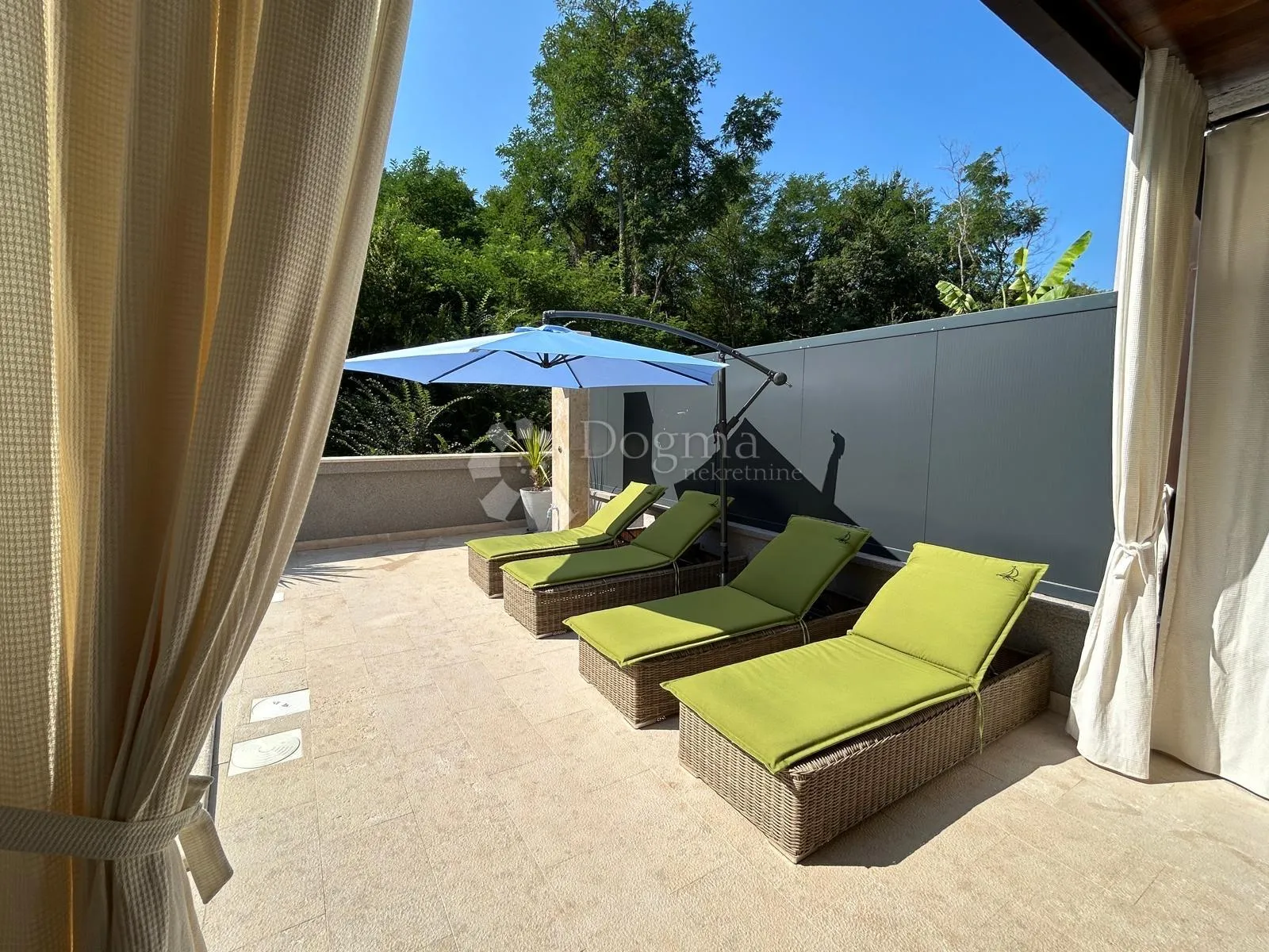 otok krk dobrinj villa s bazenom - slika 2
