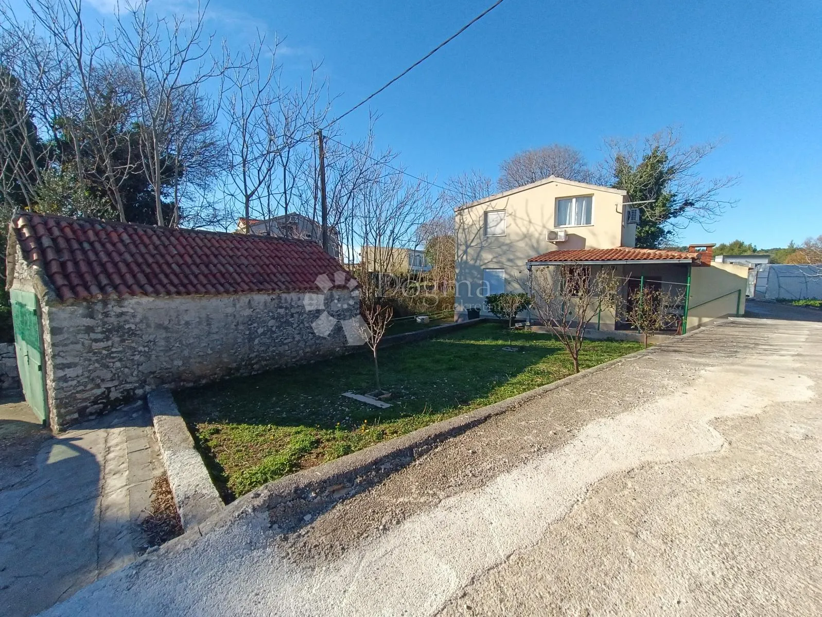 samostojeća kuća na šolti - slika 1