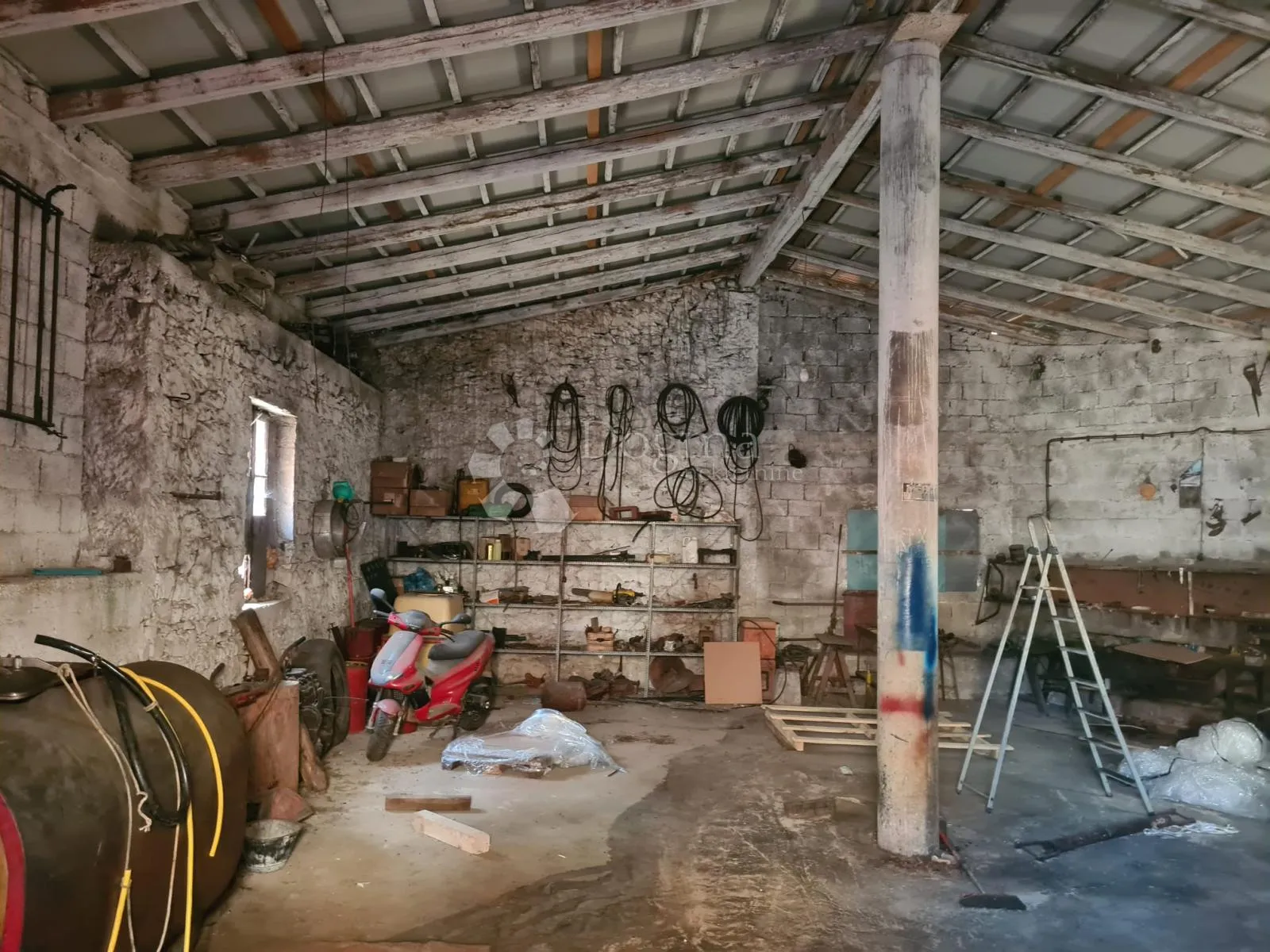 najam garaža sa kanalom 150 m2 - nova vas - slika 3
