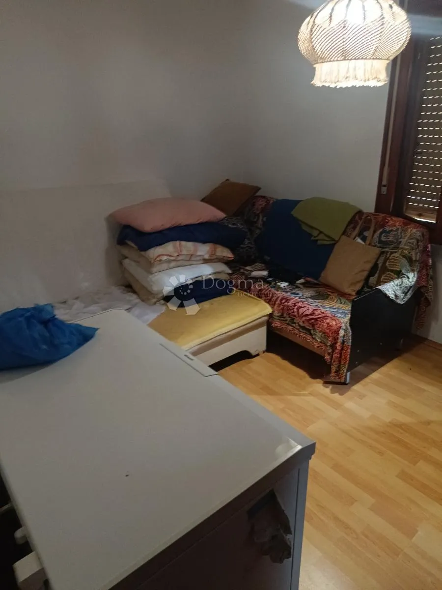 kuća s prostranom parcelom - slika 8