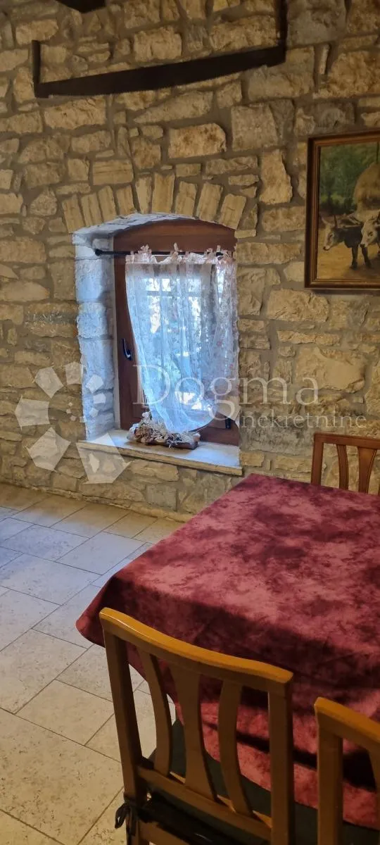 uhodani posao vila sa restoranom 2 km od mora - slika 22
