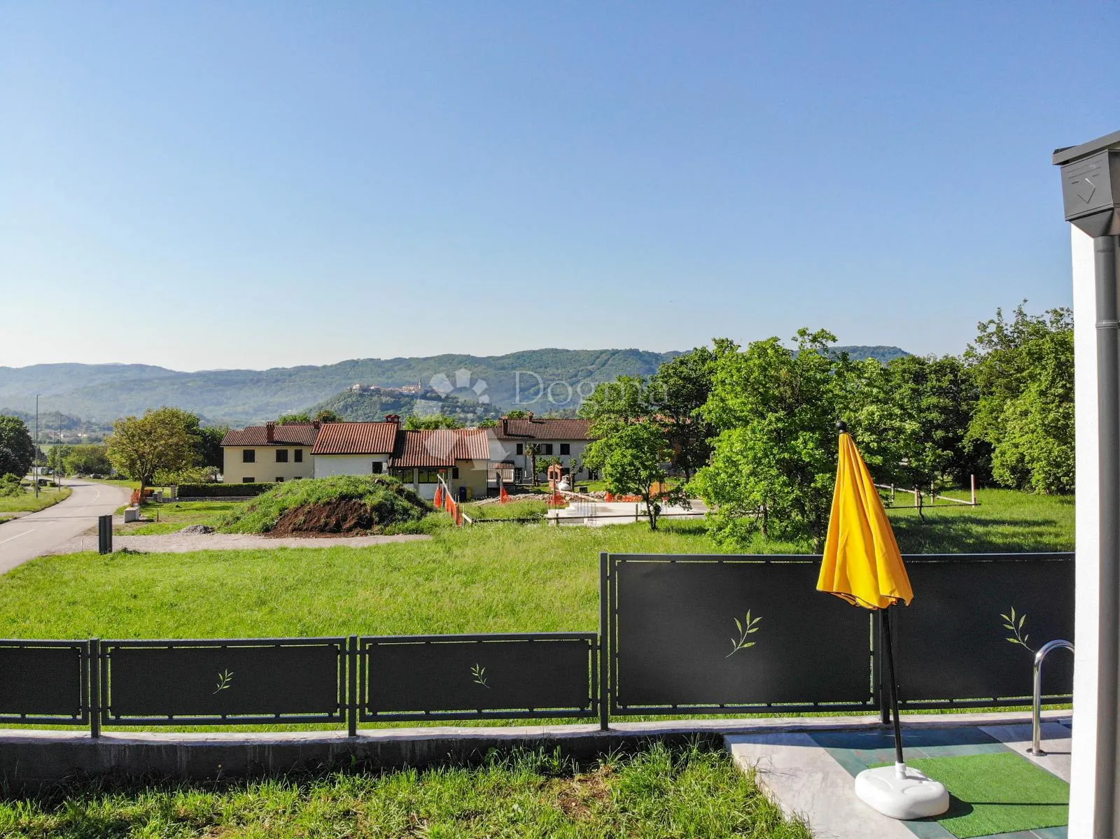 buzet, atraktivna kuća s bazenom i prekrasnim pogledom - slika 25