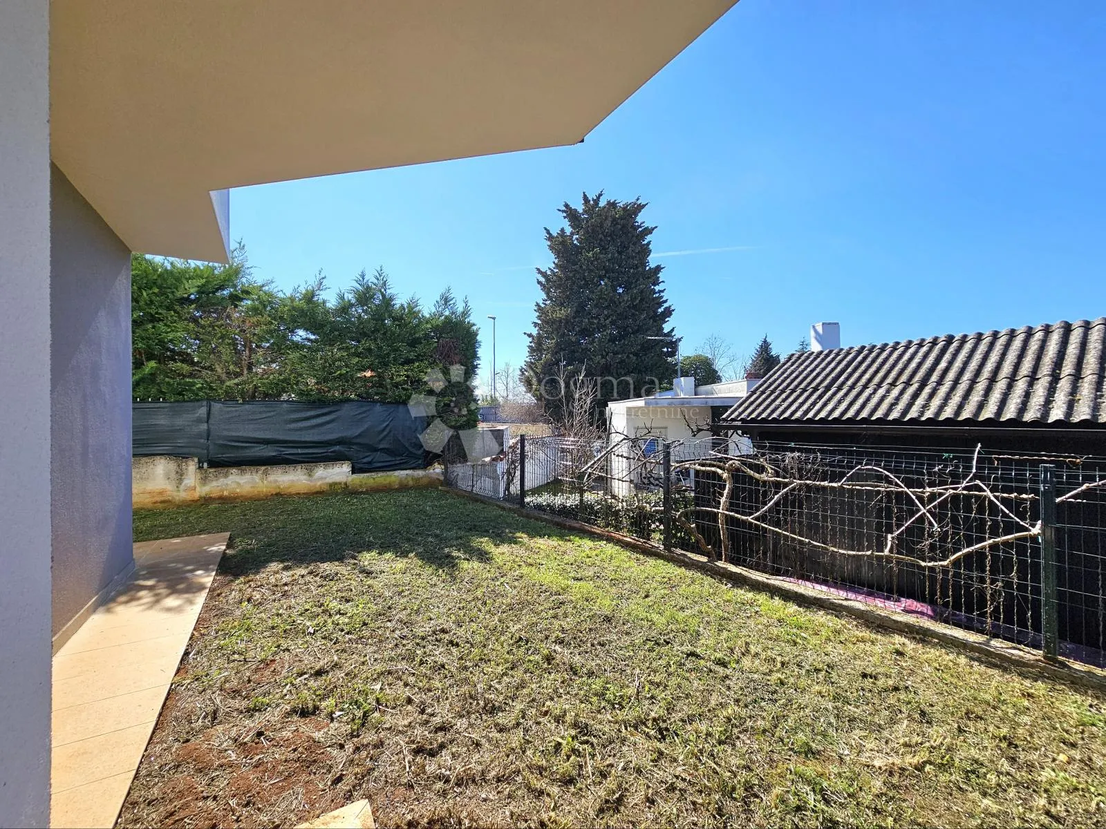 stan 400m od mora sa garažom i vrtom - slika 2
