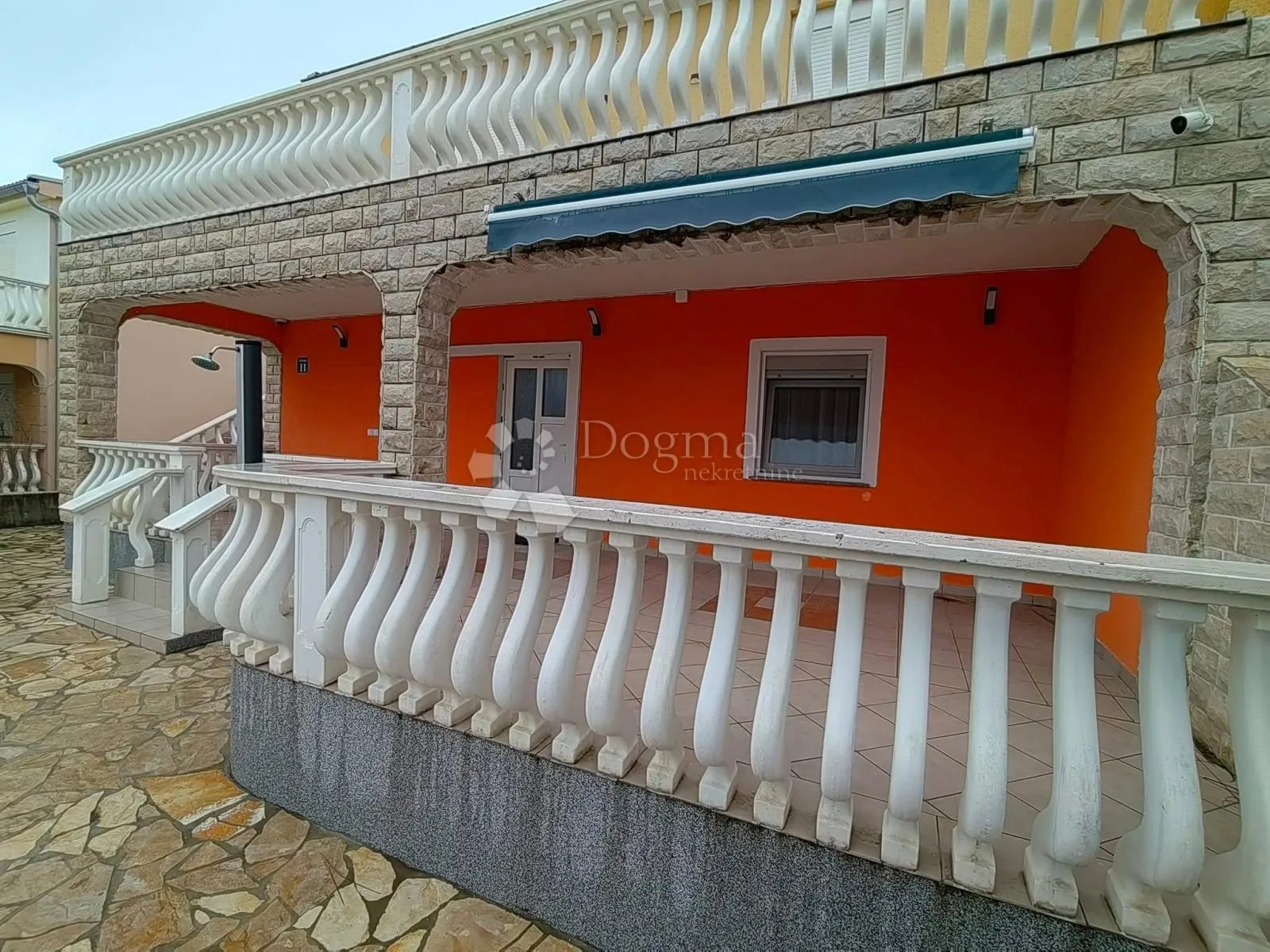 prodaje se apartman u prizemlju vir-straža - slika 12