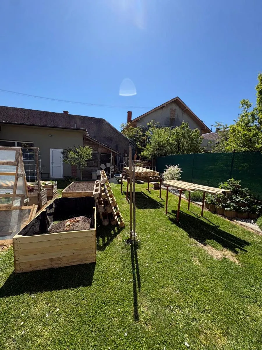 kuća 648 m² s podrumom i potencijalom za 2 stana - slika 38