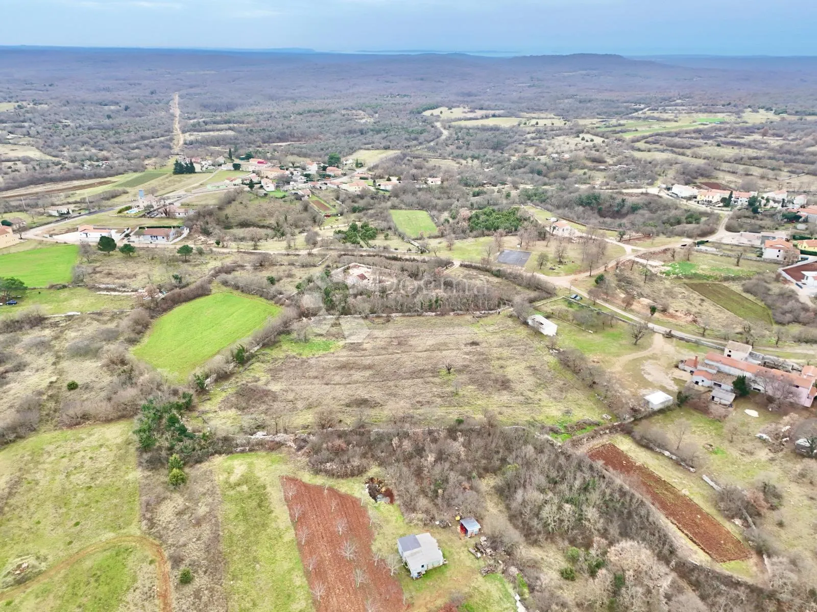krmed 1000m2, građevinsko zemljište - slika 2