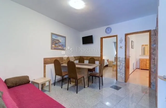 senj-kuća u centru izvrsna pozicija ,tri app - slika 6