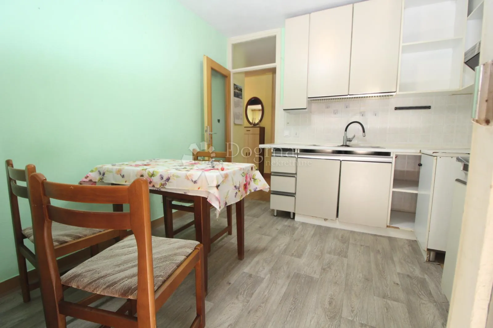 srdoči stan 68m2 3s kl sa lođom - slika 11