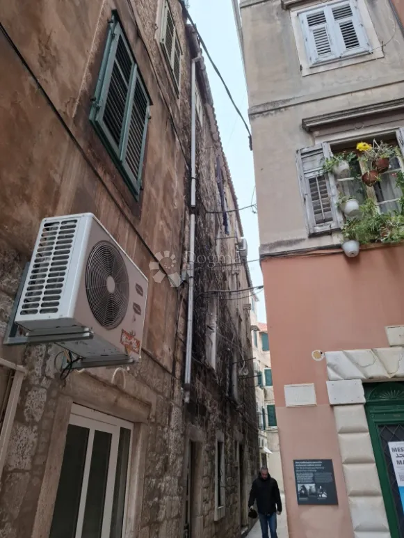 dvosoban stan za renovaciju u centru splita – potkrovlje u tradicionalnoj zgradi - slika 2