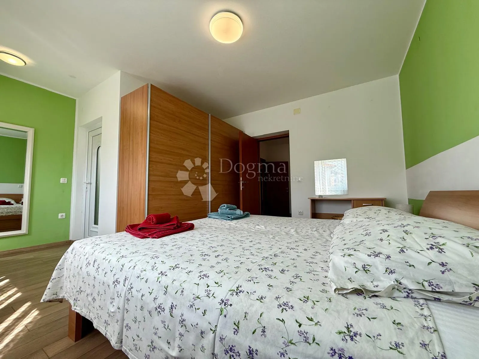 prostran dvosoban stan, 90 m²– pula (01.09. – 01.06.) - slika 11