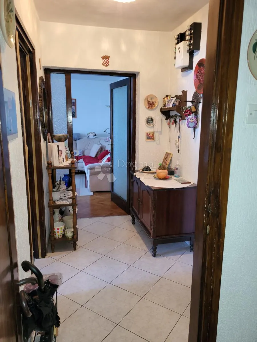 stan u blizini centra sa prekrasnim pogledom na more - slika 10