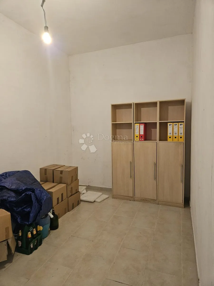 gospodarsko-poljoprivredna zgrada sa bonus zemljištima - slika 7