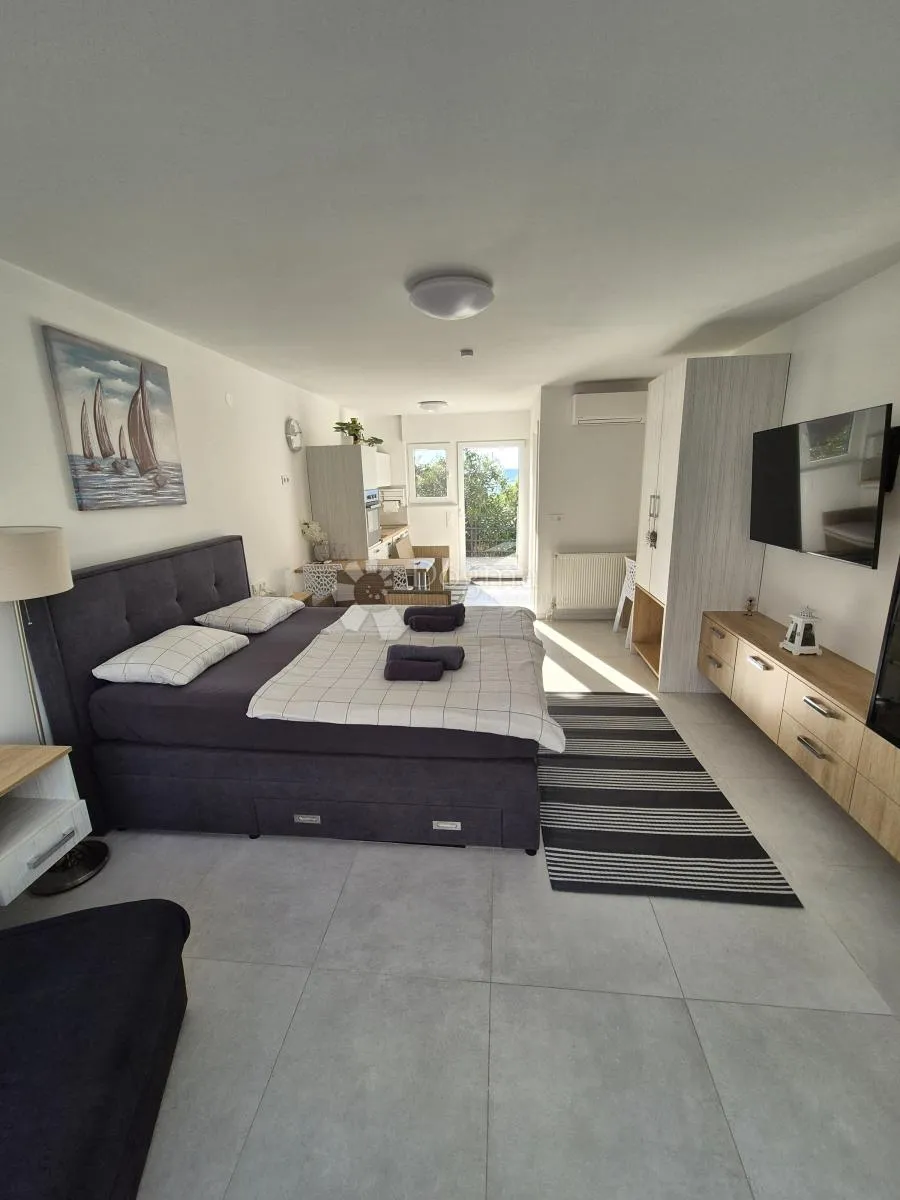 višestanbena kuća s 11 apartmana - slika 26