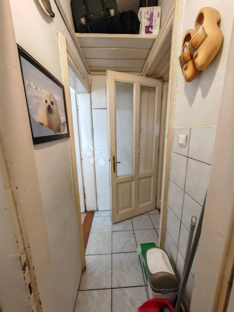 3-soban građanski stan u centru - slika 10