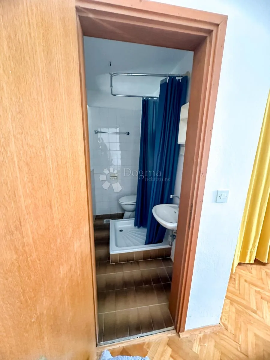 renovirana kamena kuća u srcu primoštena, 150 m2 - slika 11