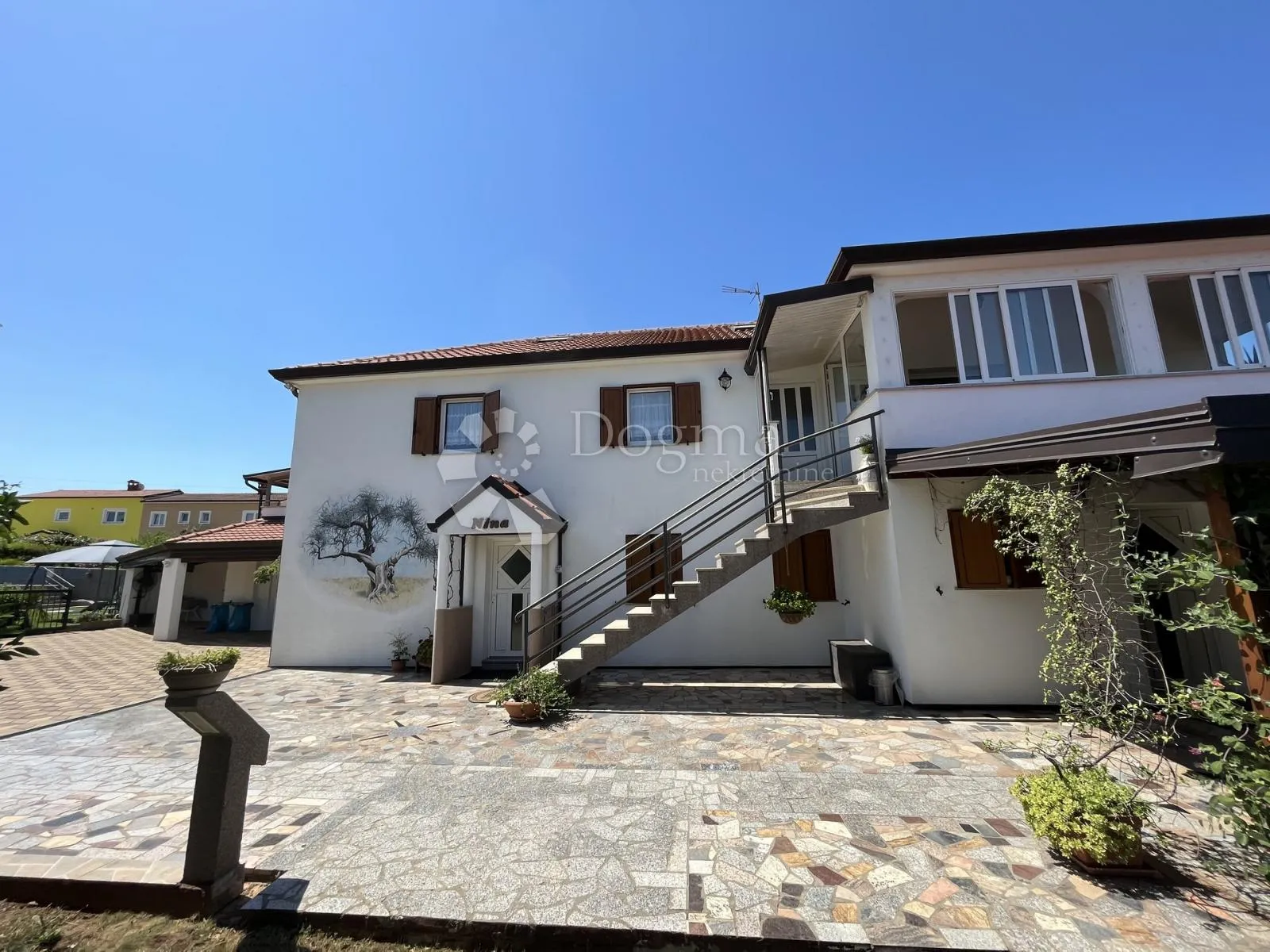 prekrasna villa s bazenom - slika 30