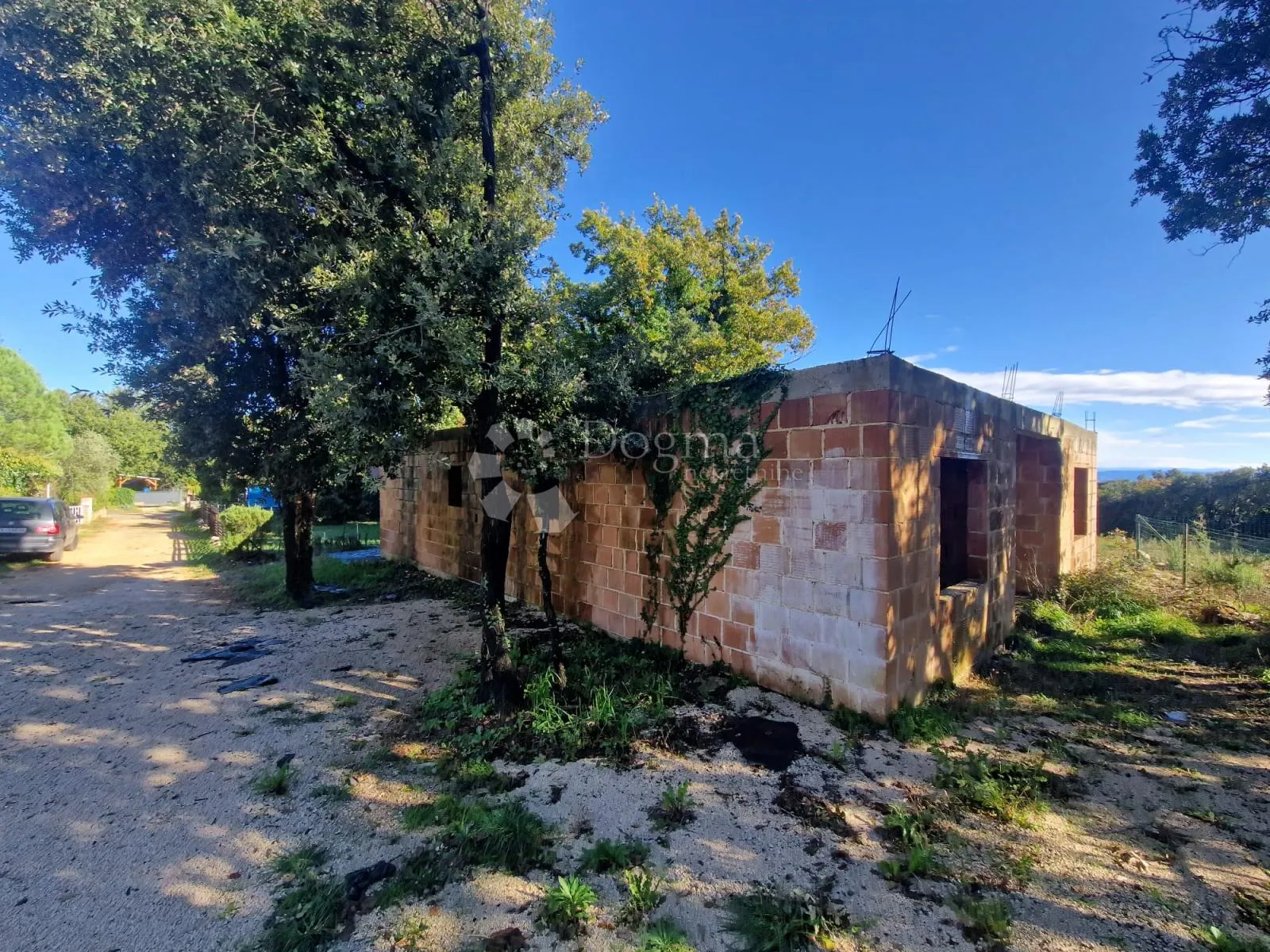 apartmanska kuća-započeta gradnja - slika 10