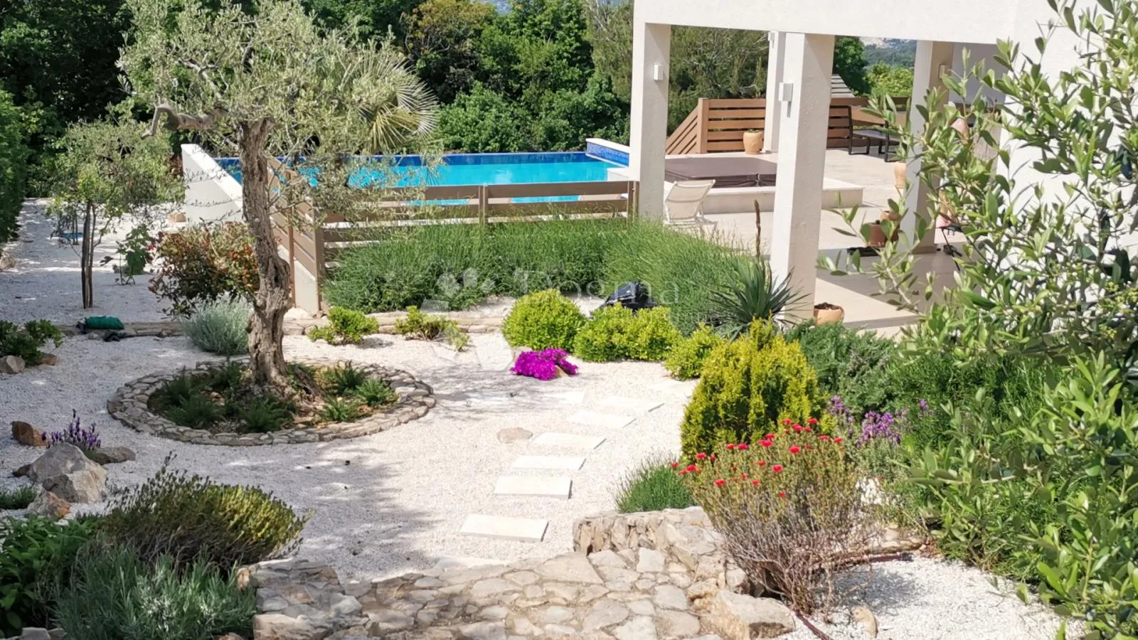 villa s 5* - panoramski pogledom na more i privatnost - slika 36