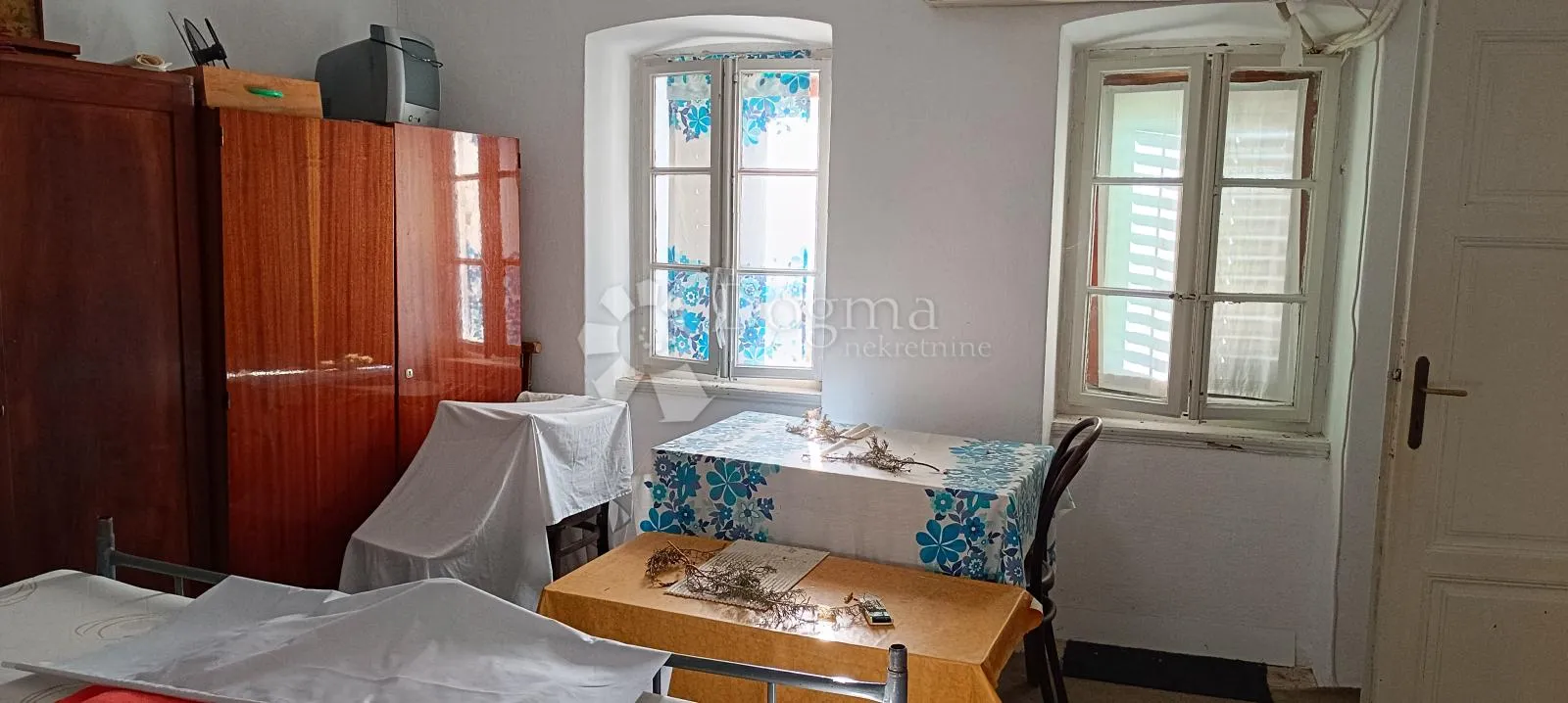 bribir, kamena kuća 150 m2, okućnica - slika 2