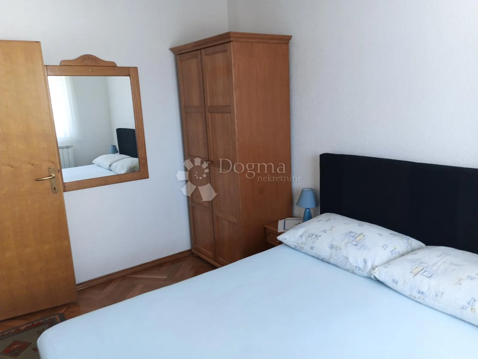vodice prekrasna kuća sa 9 apartmana 100 metara od mora - slika 19
