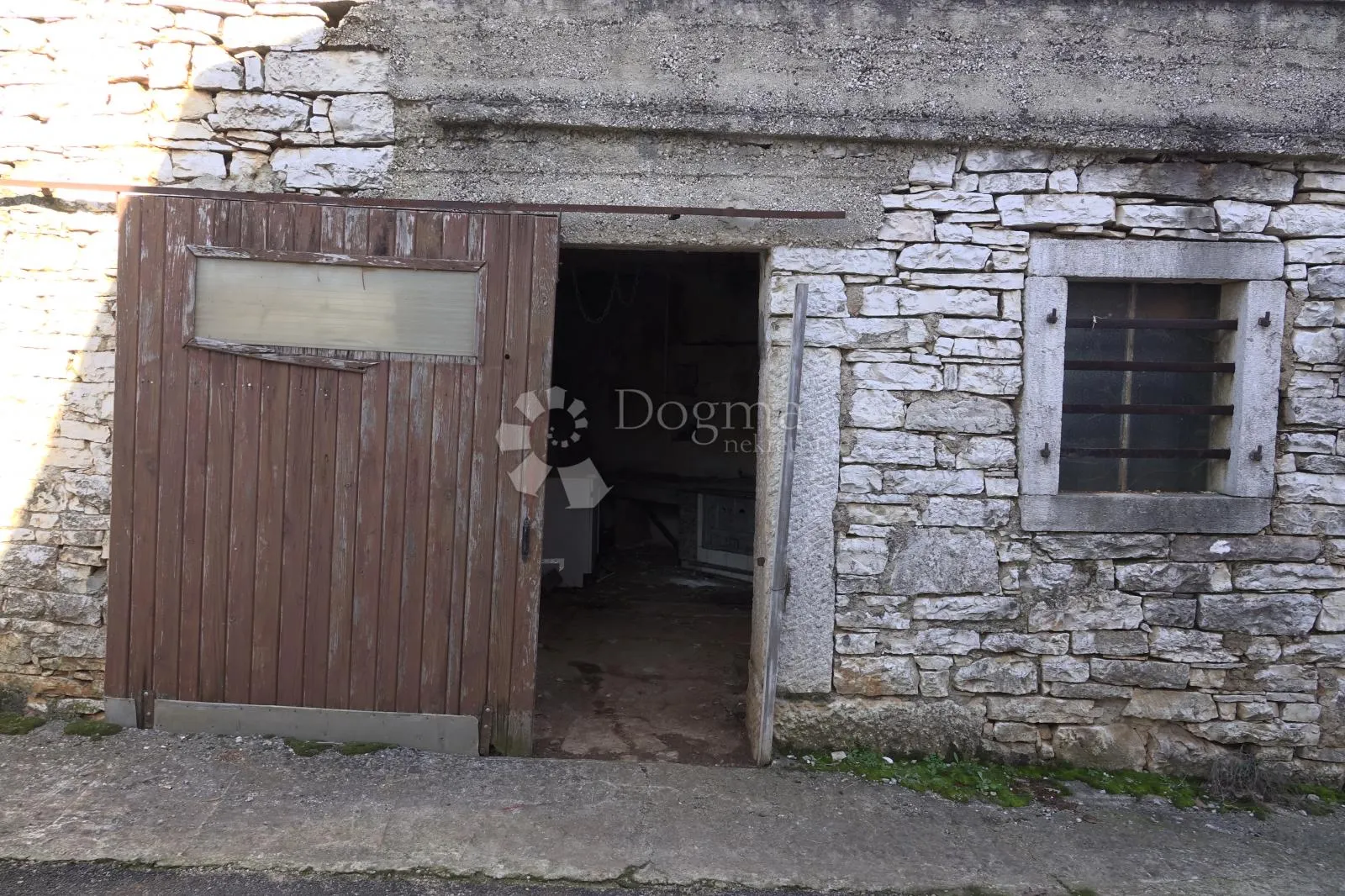 kamena kuća za renovaciju u pilatima - slika 5