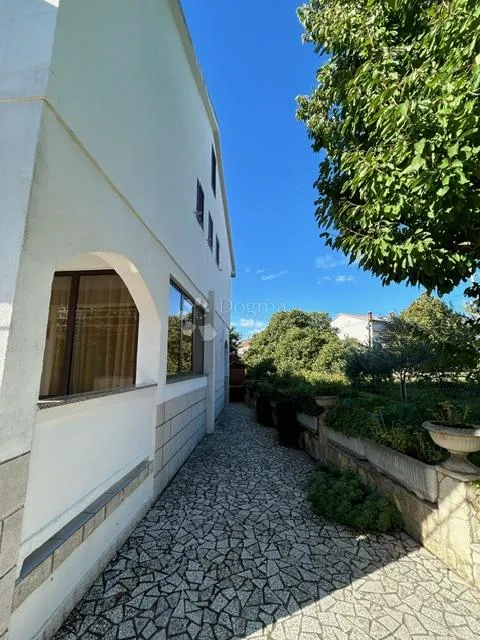 kuća na rabu - 300 m od plaže - slika 2