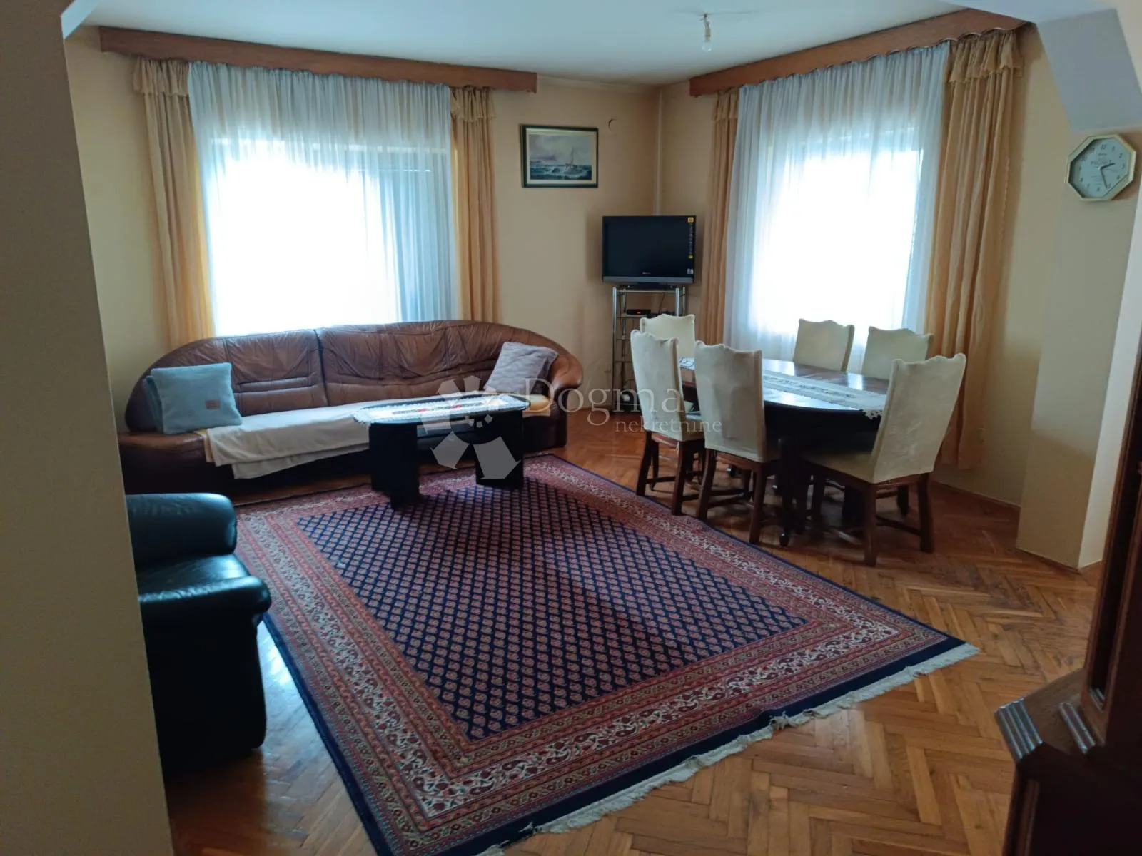 kuća sa radnike ili starački dom - slika 11