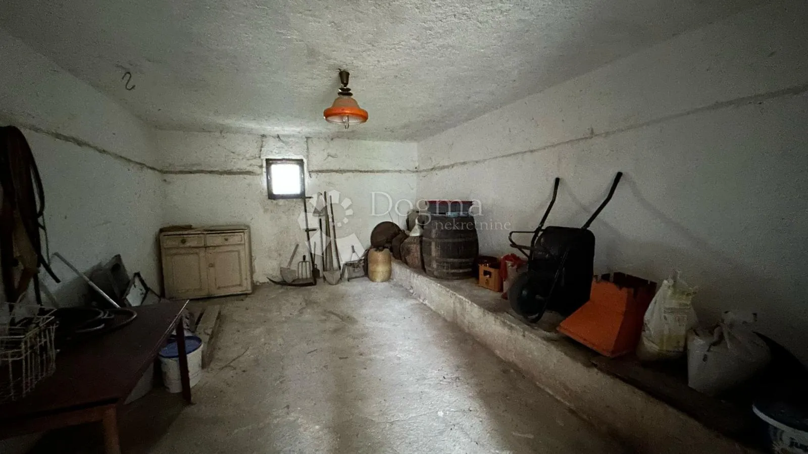 kuća za renovaciju s terasom s koje nećete željeti otići! - slika 26