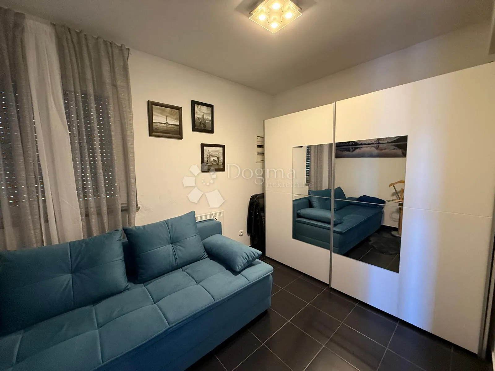 prostran moderan apartman velike terase 200 m od mora - slika 20