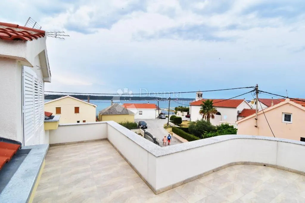 ljubač - kuća s pet stambenih jedinica - slika 20