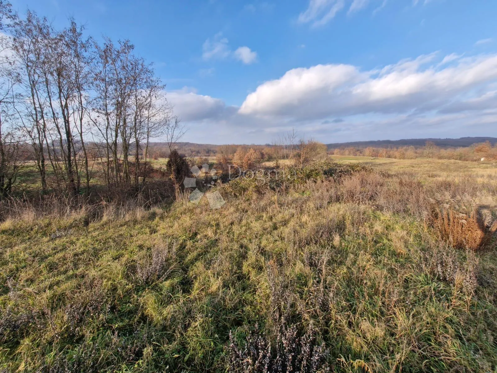 žminj - prekrasno zemljište s građevinskom dozvolom - slika 3
