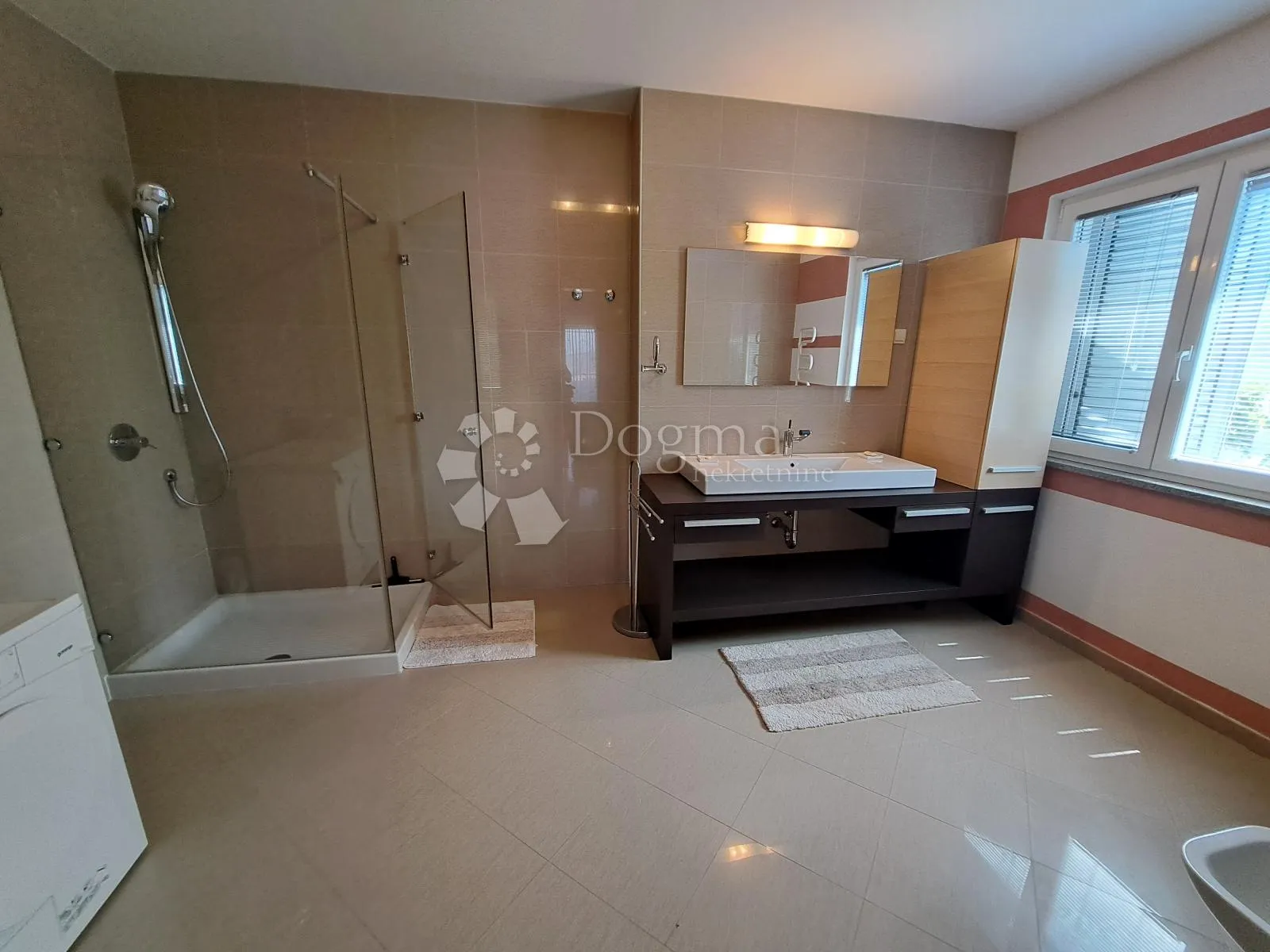 impresivan penthouse s pogledom na more, pješćana uvala - slika 9