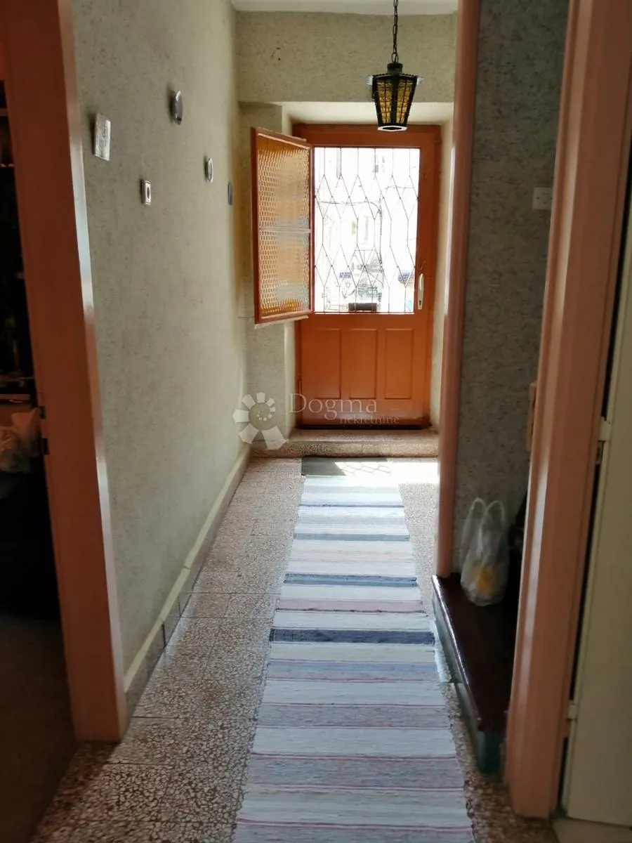 hitno!!!kamena kuća u centru trogira - slika 5