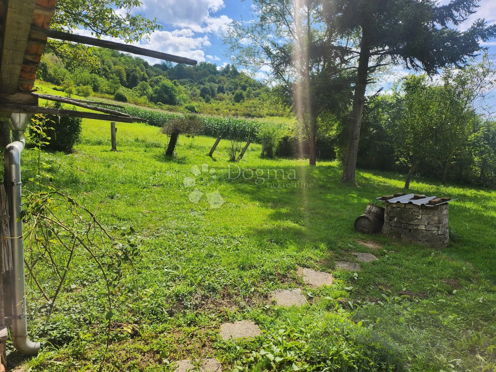 kuća sa pomoćnim objektom i 7.438m² okućnice 4 min od krapinskih toplica! - slika 2