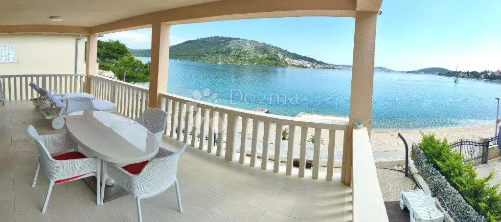 rogoznica- predivna villa na plaži - slika 3