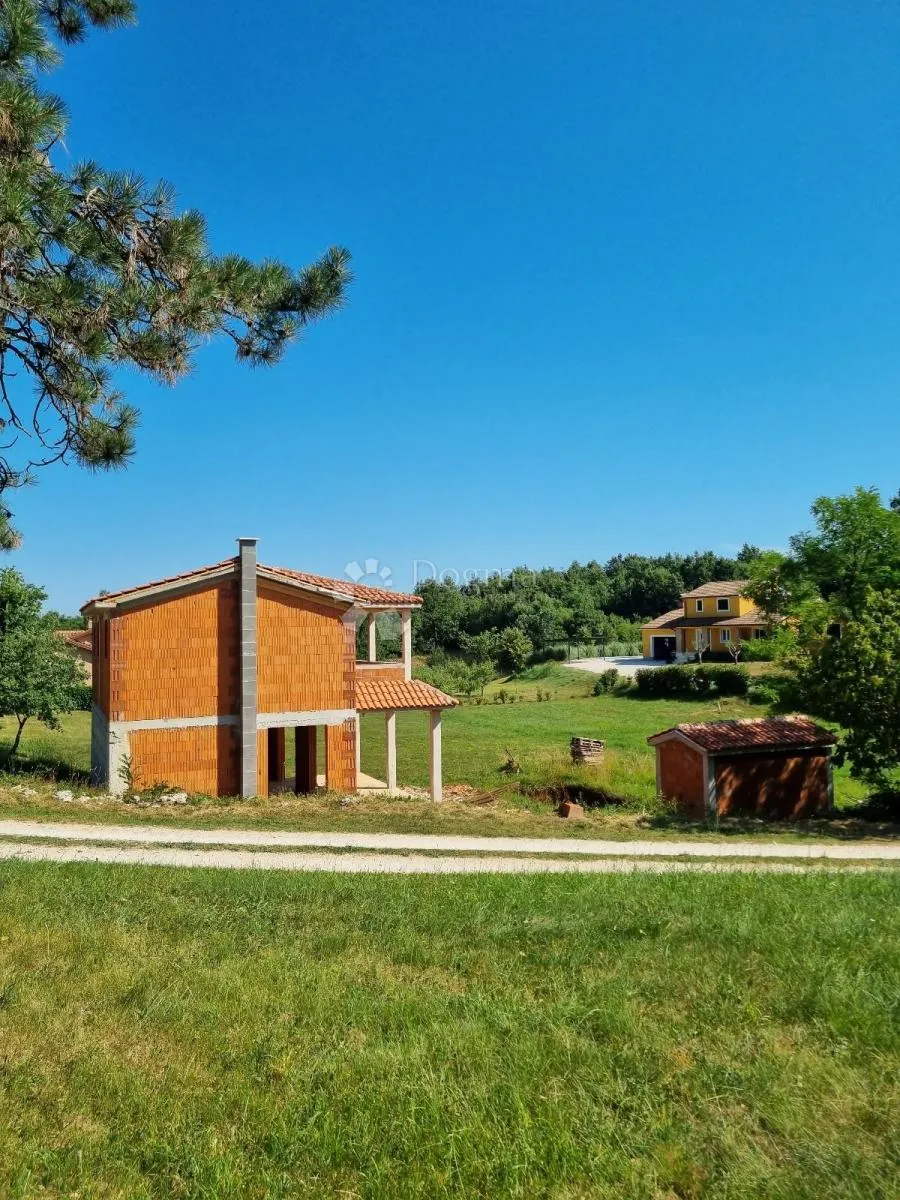 roh bau kuća s bazenom, 150 m², parcela 911 m² - slika 5
