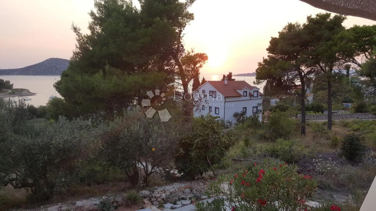 otok prvić - veća kuća nadomak plaže i mora - slika 3