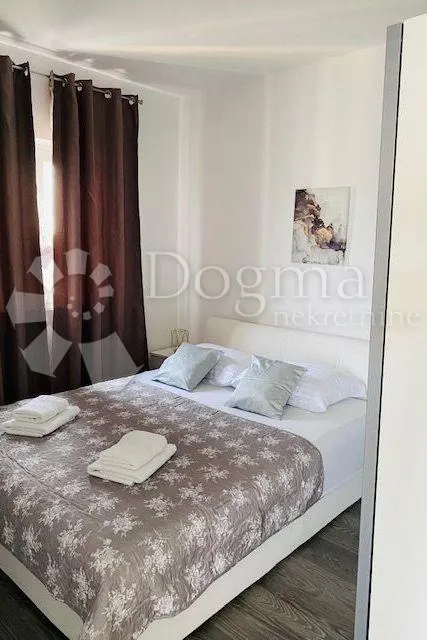 brač-milna-atraktvna vila s bazenom i spektakularnim pogledom na more - slika 30