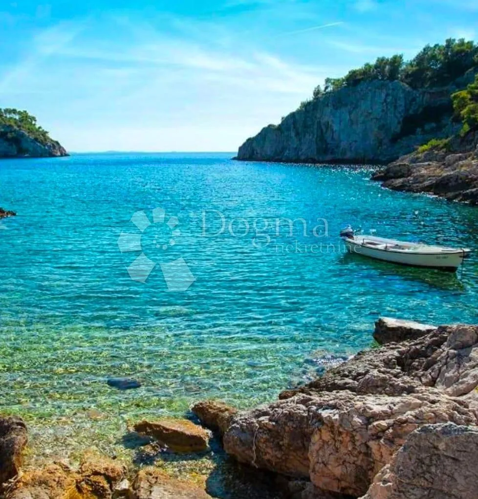 šolta-prvi red do mora, građevinska parcela 2068 m2 i kuća 10 metara do plaže - slika 4
