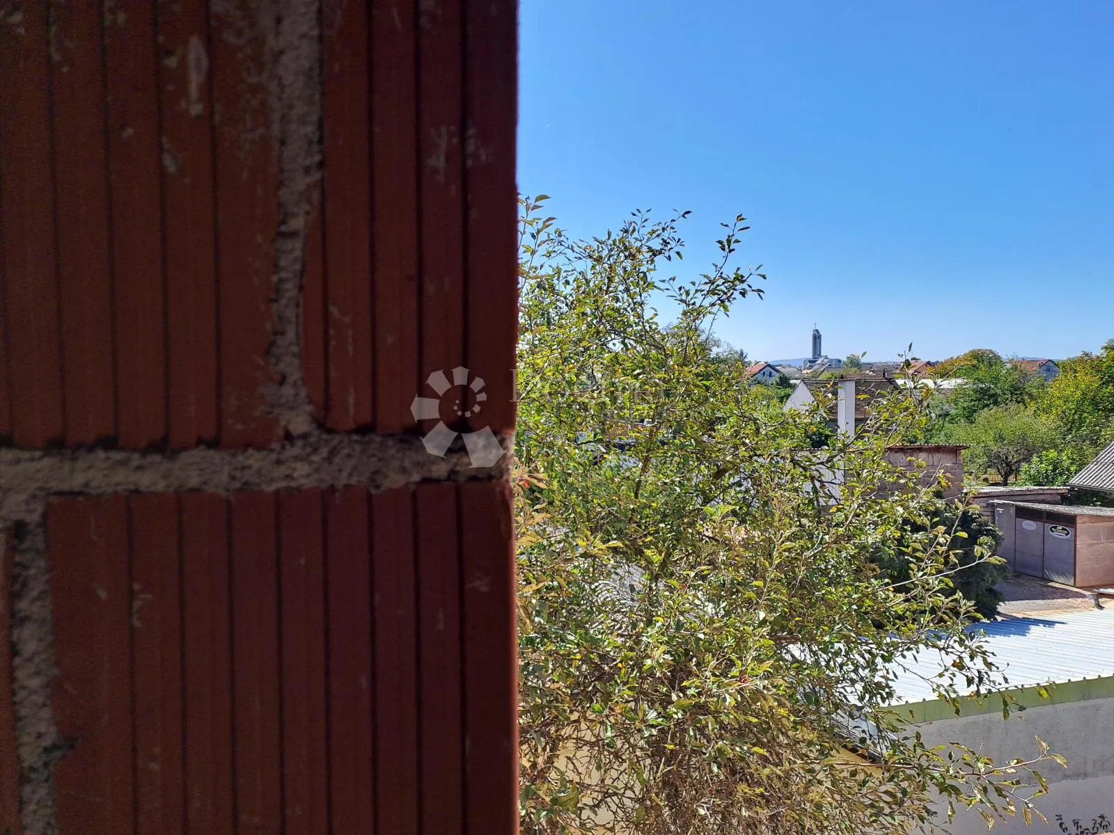 Sisak - uredna dokumentacija, za adaptaciju, odlična lokacija