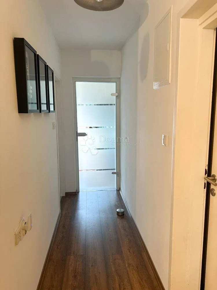 vodice, predivna kuća s tri stambene jedinice - slika 14