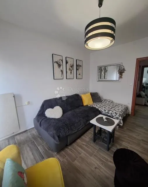 lijepo uređen stan sa balkonom na odličnoj lokaciji - slika 3
