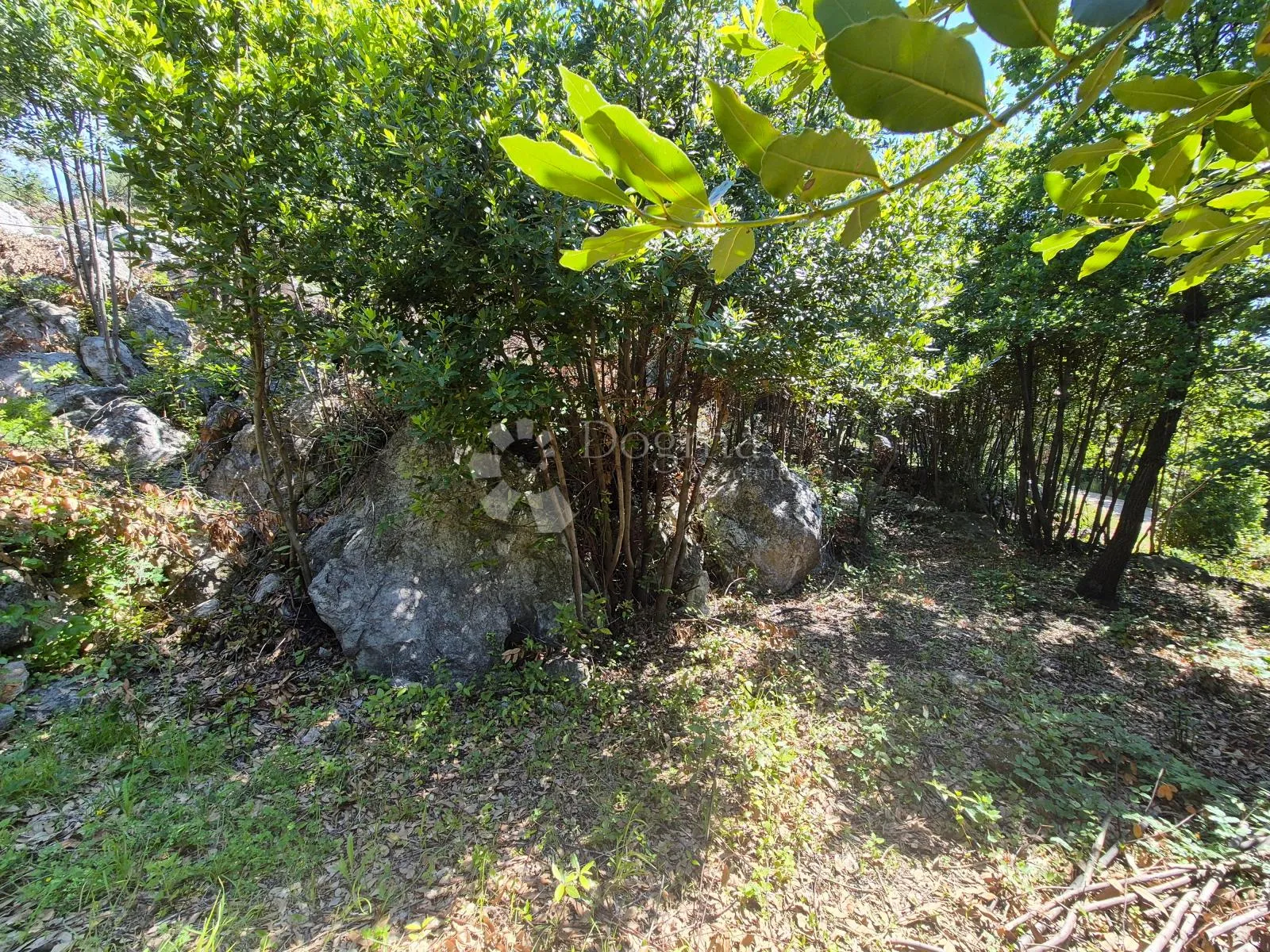atraktivno građevinsko zemljište sa pogledom na more i idejnim projektom - slika 3