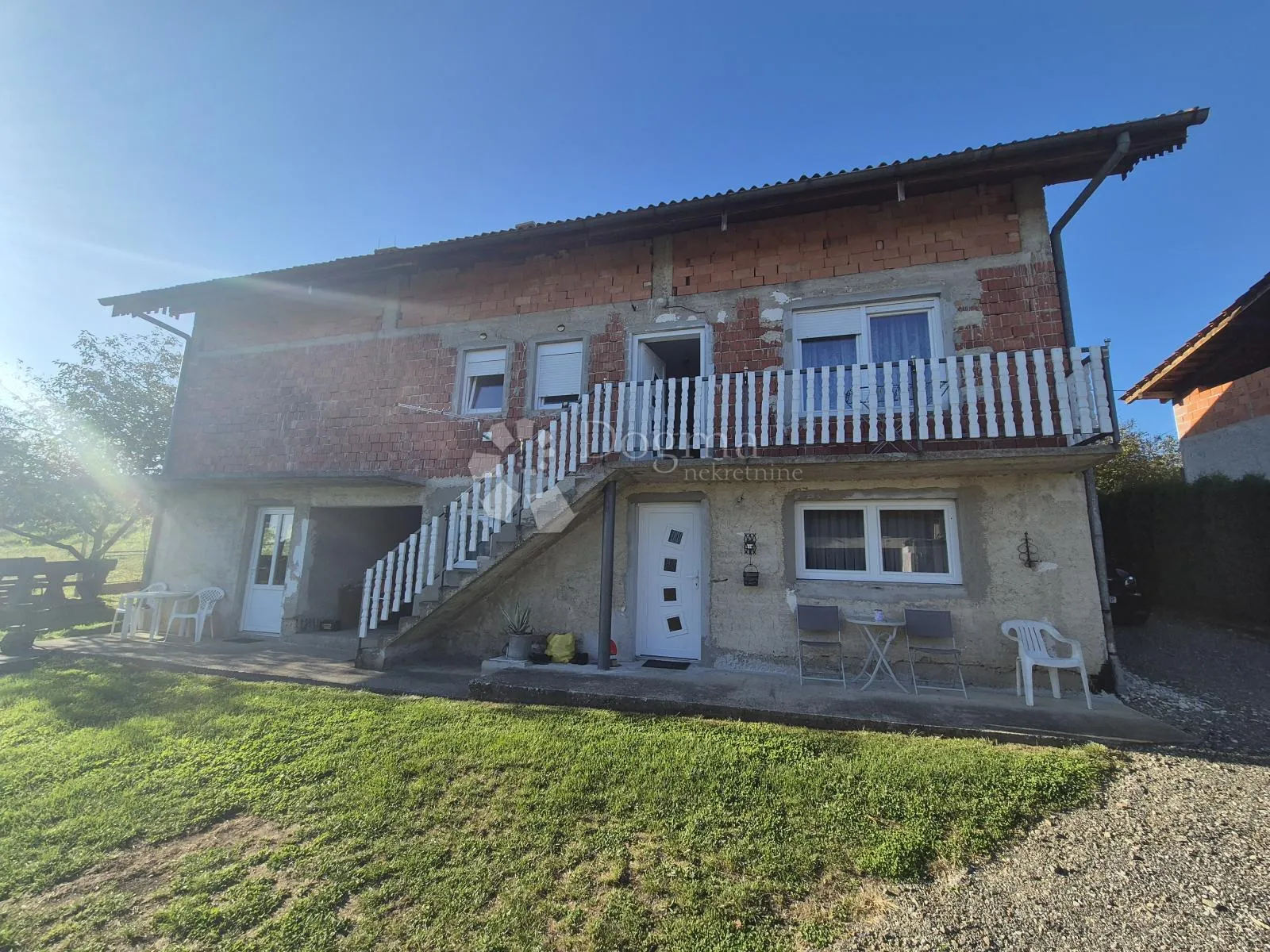 kuća s dva stana, gospodarskim objektom i gotovo 3 hektra zemljišta - slika 29