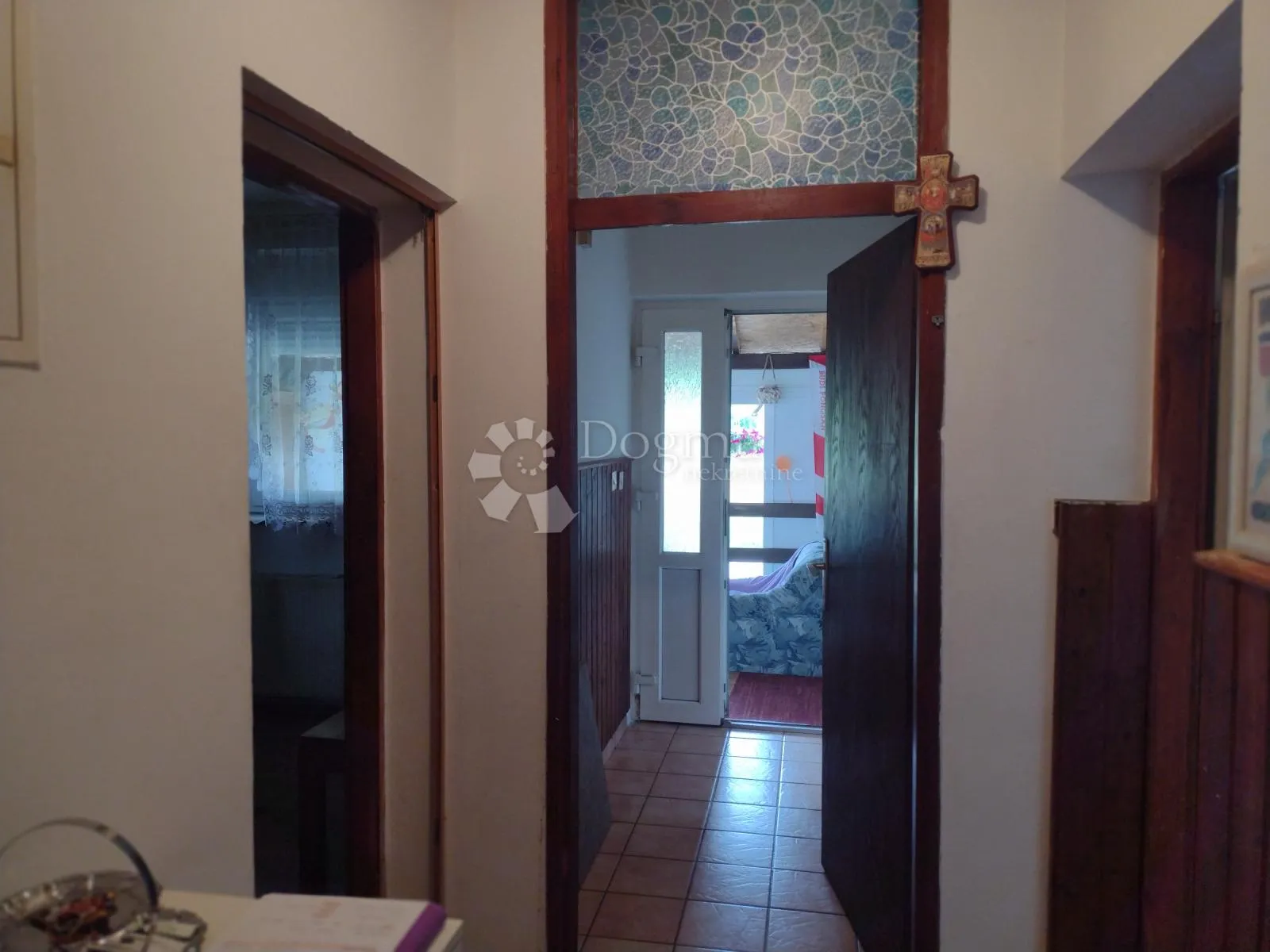 komforna kuća novije gradnje sa imanjem - slika 15